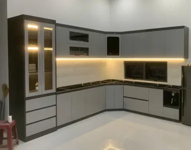 Tủ Bếp Chữ L Hiện Đại Tích Hợp Đèn LED Sang Trọng | Nội Thất QL Home
