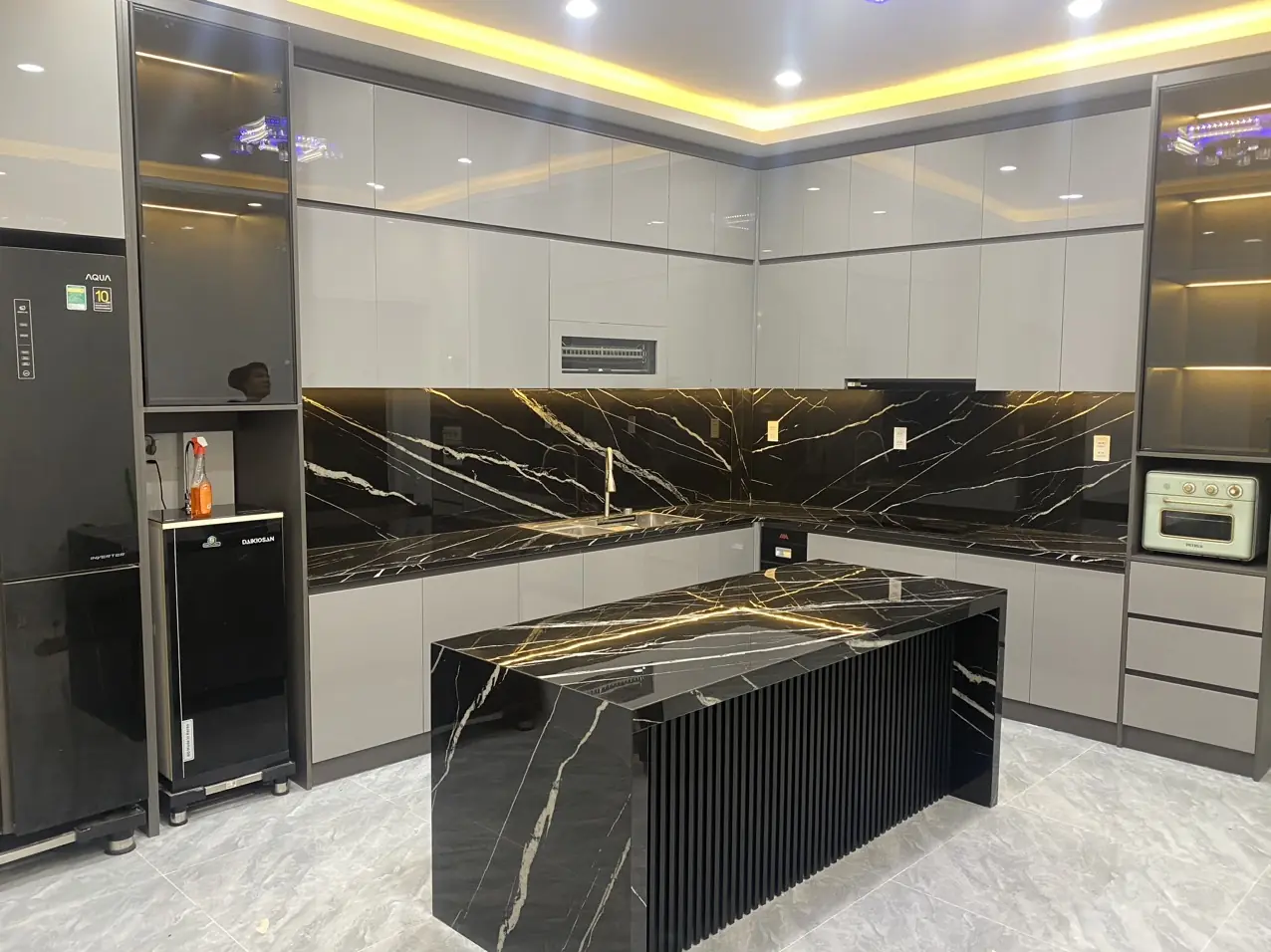 Tủ Bếp Hiện Đại Kết Hợp Đảo Bếp Sang Trọng | Nội Thất QL Home