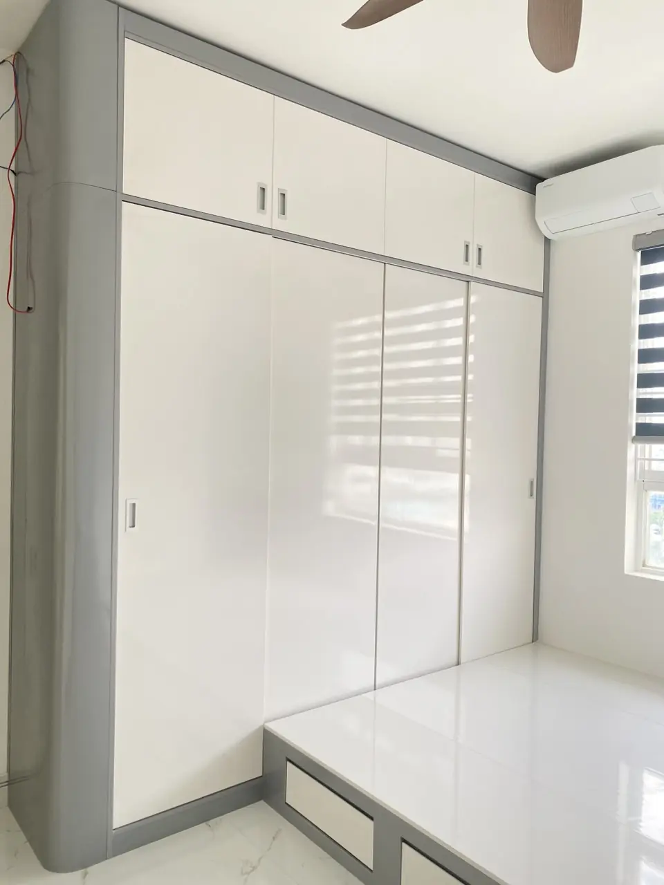 Tủ Quần Áo Kịch Trần Hiện Đại, Sang Trọng | Nội Thất QL Home Bình Chánh